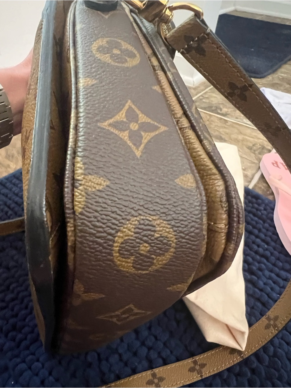LV BAG - Picture 13 of 17
